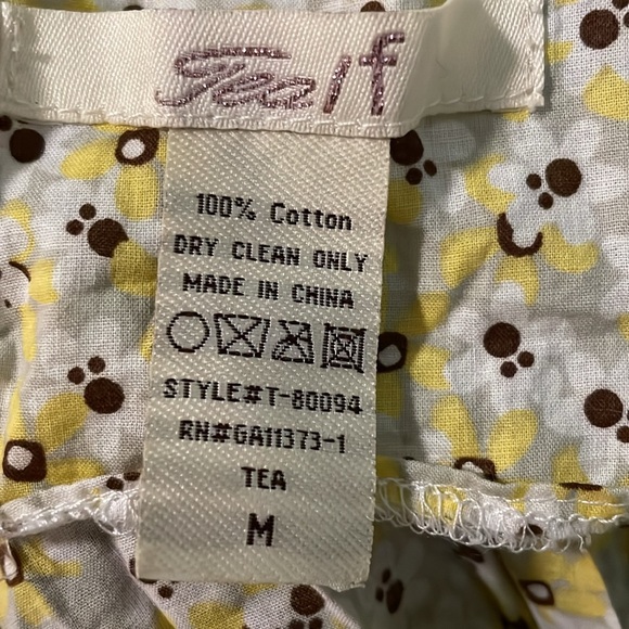 *Pretty Daisy Print Stretchy Ruched Crinkled Shirt Size Medium w/ Button Sleeves - Picture 2 of 4